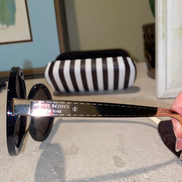 Henri Bendel Sunglasses main image 5